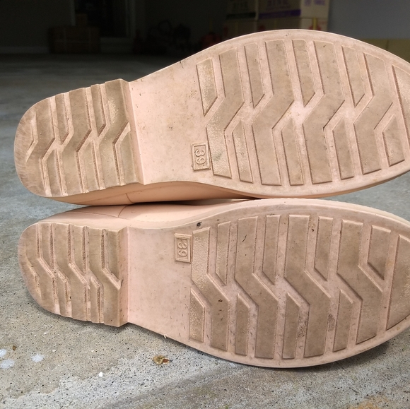 Size 9 Pink Rain Boots - Picture 5 of 6